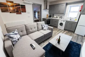 Modern 1-bedroom flat in Town Centre - Image 5
