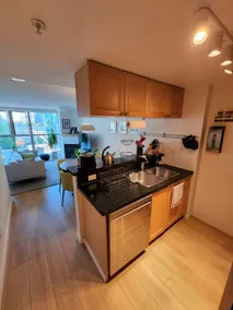 Perfect central location. 1 Bedroom, Free Parking - Image 5