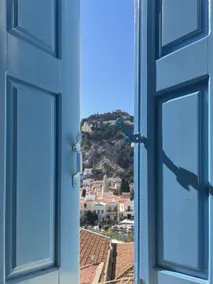 Traditional Symi harbour home with amazing views. - Image 4