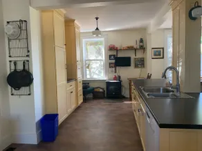 Cheerful 3BR w/ Hot Tub,Sauna,AC & Gourmet Kitchen - Image 5
