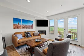 Beautifully remodeled condo minutes from POW/BASIN - Image 3