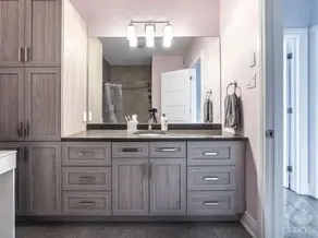 Lovely 2 Bedroom Apt in Orleans w/Free Parking - Image 2