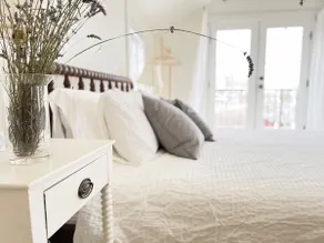 Lovely 2-bedroom apartment in a historic home - Image 2