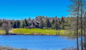 Lakefront House with Stunning Views and Great Room - Image 2