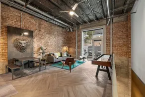 Trendy Urban Escape Wow - Image 3