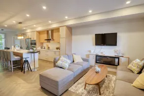 Awesome DT ModernHouse/3BR2.5Bth/1Parking/16Guests - Image 2