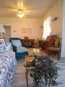 Aunt Isabel's Cottage Vintage 1906 in Raymond WA - Image 3