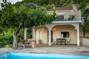 Villa con piscina privada y vistas al mar - Image 2