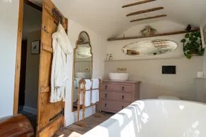 Cosy Country Cottage - Image 2