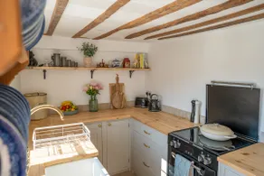 Cosy Country Cottage - Image 4