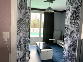 Furnished apartment with terrace and parking - Image 4