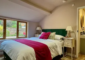 Stylish country converted barn - Image 4