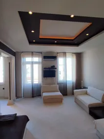 Unique 2 bedroom condo with pool table - Image 3