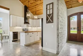 Gorgeous newer 3/2 home w/ Louisiana style & charm - Image 3