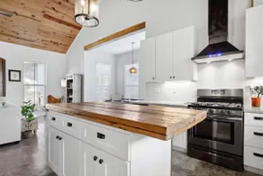 Gorgeous newer 3/2 home w/ Louisiana style & charm - Image 5