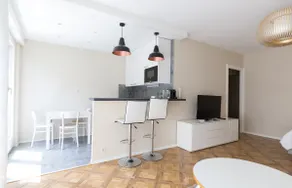 Cosy Studio Central Geneva with Parking - Image 2