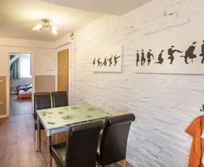 H&H Apartment im Herzen der Stadt Nr 17-Karl mit Küche, Wohnzimmer und Esstisch - Image 4