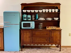 Vintage Themed 2 Bedroom, Kitchenette, Living Room - Image 4