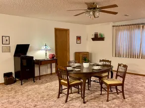 Vintage Themed 2 Bedroom, Kitchenette, Living Room - Image 2