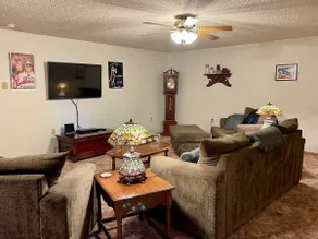 Vintage Themed 2 Bedroom, Kitchenette, Living Room - Image 3
