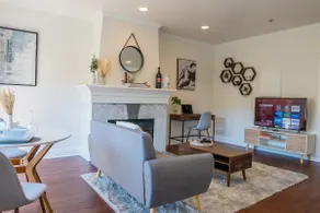 King Bed Studio w/ Full Kitchen in Lower Haight - Image 2