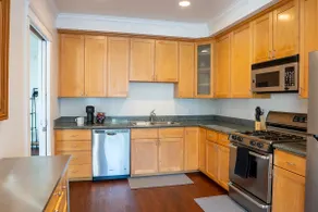 King Bed Studio w/ Full Kitchen in Lower Haight - Image 4