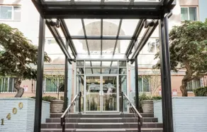 2BR Downtown Convention Center Near Attractions - Image 4