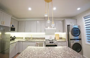 Stylish 2BR Retreat w/ Full Kitchen & Laundry - Image 4