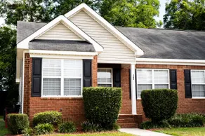 Entire Home, Near Dining & Shopping, Queen Beds - Image 3