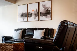 Entire Home, Near Dining & Shopping, Queen Beds - Image 2