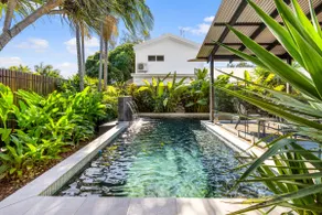 Mudjimba Escape-pet friendly, luxury villa w/ pool - Image 3