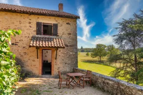 House with a private hot tub and medieval garden - Image 5