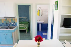 MAUVE FRESH AND BRIGHT APARTMENT - Image 4