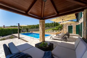 Villa con barbecue, giardino e piscina | Vista sulla piscina - Image 3