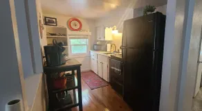Stomping Ground Studio. Quaint upstairs unit - Image 5