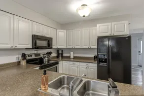 Modern 3br 3 ba house near downtown w/ amenities - Image 4