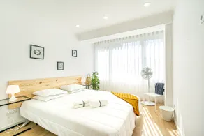 Two BR apt w/balcony near train to Lisbon center - Image 2
