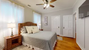 Spacious 3 Bedroom, 2 bathroom home with parking. - Image 3