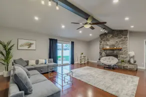 Cozy house in a heart of Mandarin - Image 2