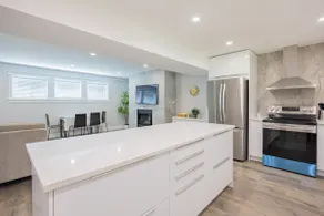 Modern & Spacious 2BR Suite in Surrey BC - Image 3