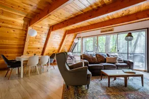 Ruhig Eine Rahmenhütte im Twain Harte Woods - Image 3