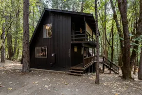 Ruhig Eine Rahmenhütte im Twain Harte Woods - Image 2