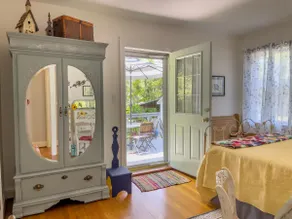 Mary's Place ❤ Bright 3BR with deck/private yard - Image 5
