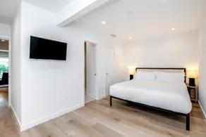 King Suite | HTD Pool | BBQ | Newly Renovated - Image 4