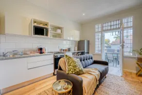Charming 1 or 2 Bedroom Serviced Apartment + Pool - Image 5