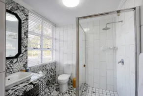 Charming 1 or 2 Bedroom Serviced Apartment + Pool - Image 3