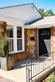 Sandstone Cottage in Downtown Florence - Image 2