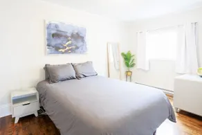 Trendy downtown apartment near restaurants/bars - Image 3