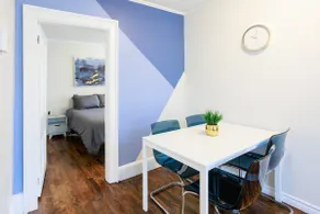 Trendy downtown apartment near restaurants/bars - Image 2