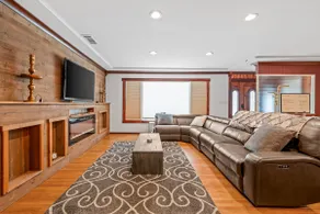 TWO LIVING QUARTERS RUSTIC HOME 3 BED 2 BATH - Image 2